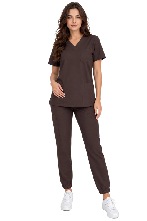 Komplet medyczny damski czekoladowy – scrubs CASUAL PREMIUM-przód.png