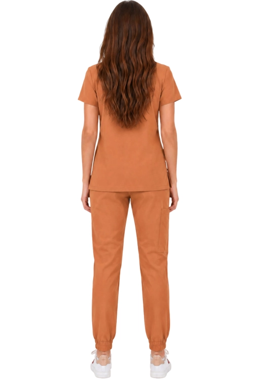 Damski komplet medyczny carmelowy – scrubs CASUAL PREMIUM_tył.png