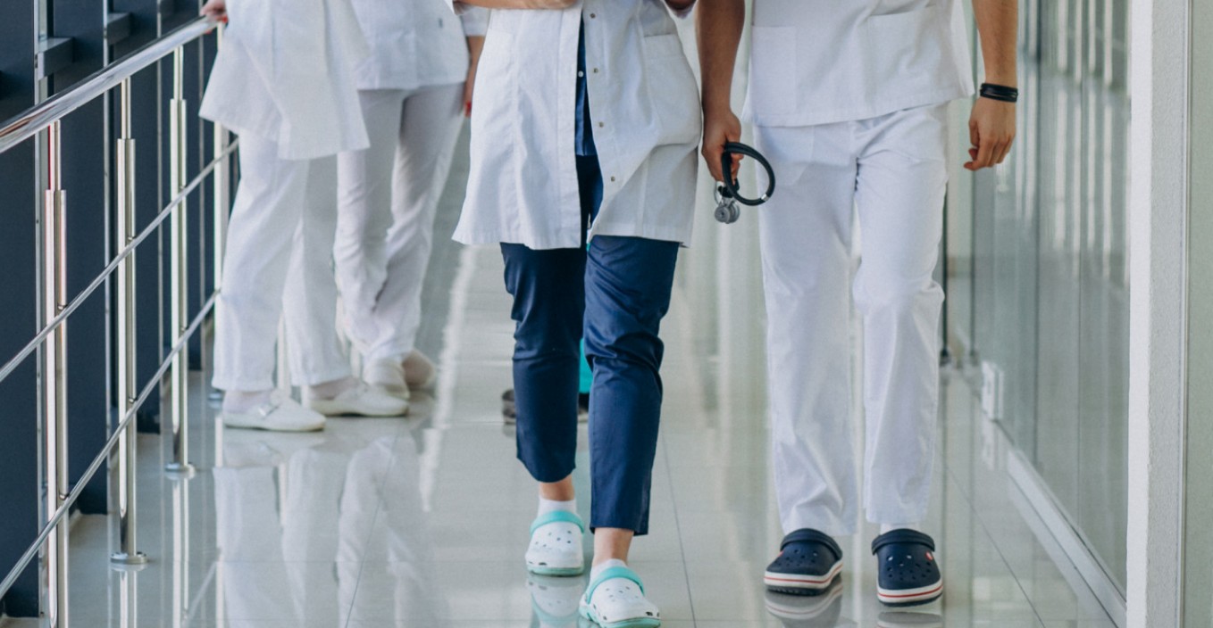 WHAT SHOULD MEDICAL FOOTWEAR BE LIKE?